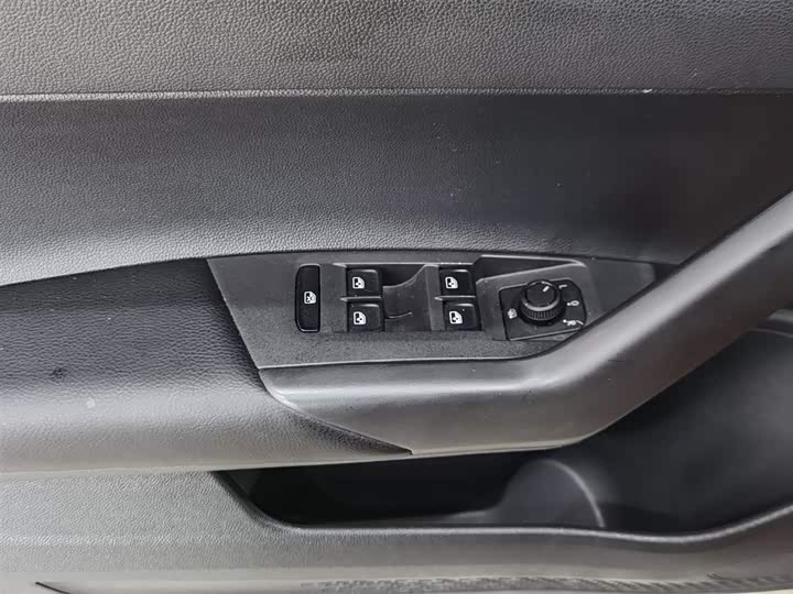 Фото 9 - Volkswagen Polo