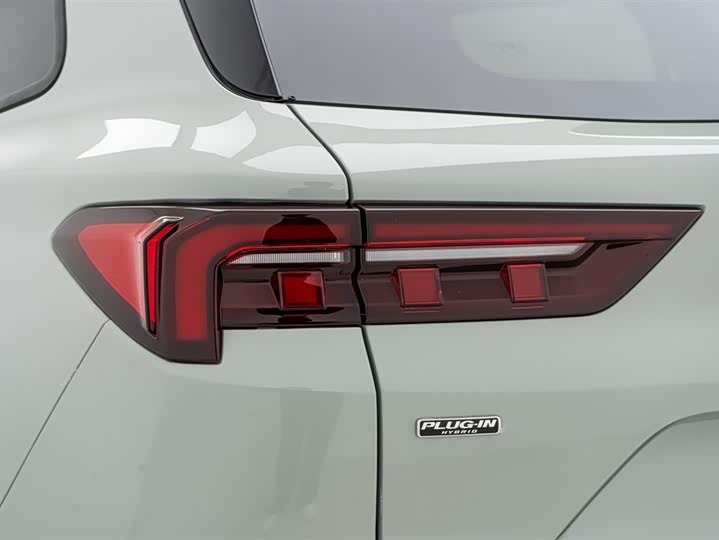 Фото 8 - Ford Equator Sport Hybrid