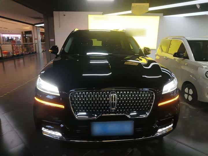 Фото 3 - Lincoln Aviator