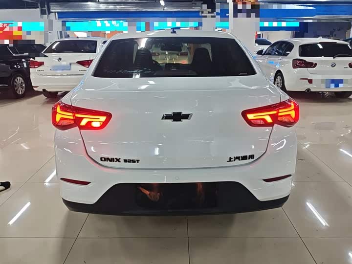 Фото 6 - Chevrolet Onix (Cavalier)