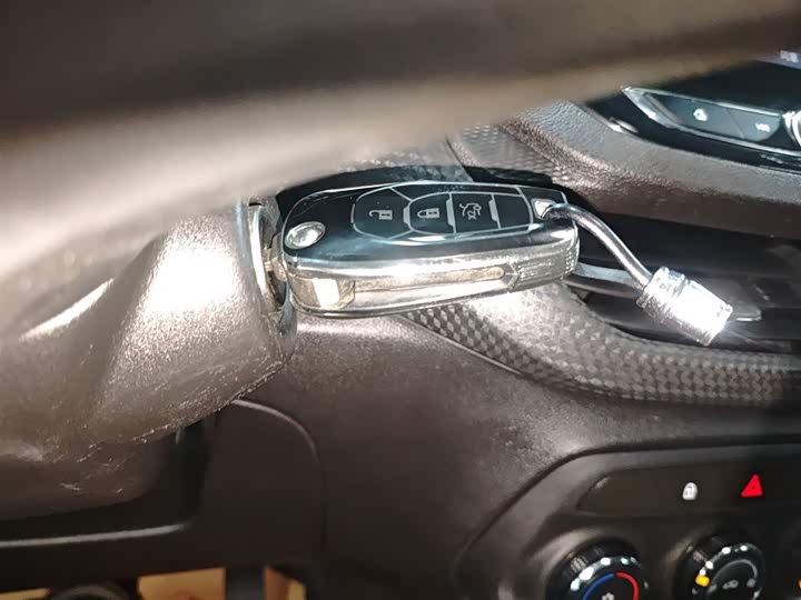 Фото 9 - Chevrolet Onix (Cavalier)