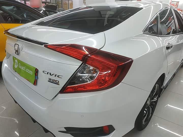 Фото 8 - Honda Civic