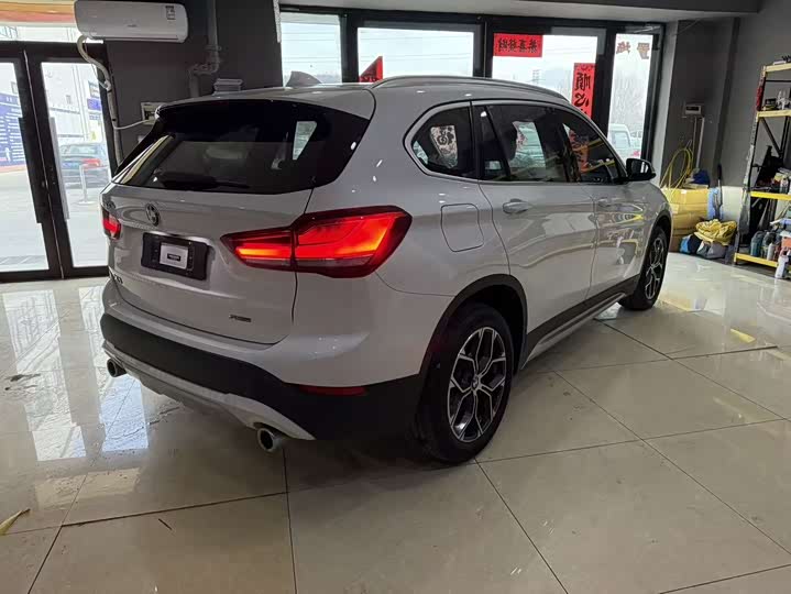 Фото 8 - BMW X1