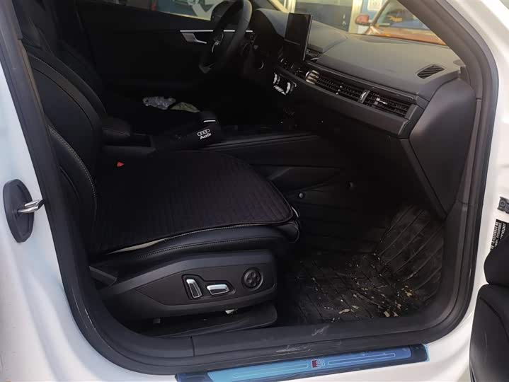 Фото 8 - Audi A4L