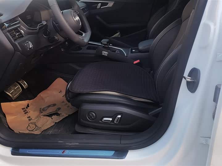 Фото 9 - Audi A4L