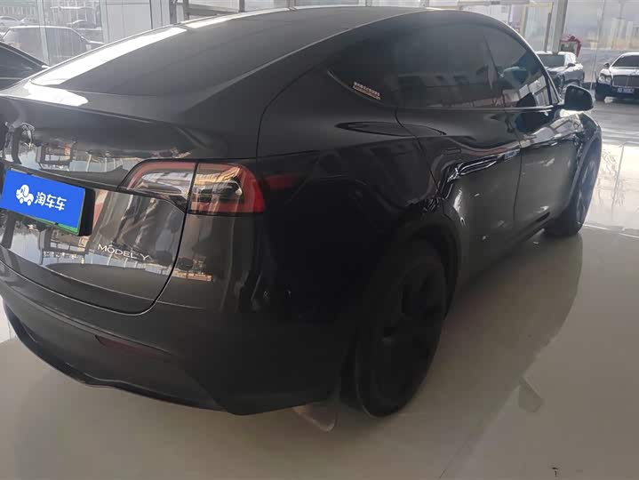 Фото 3 - Tesla Model Y