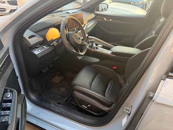 Фото 4 - Geely Preface