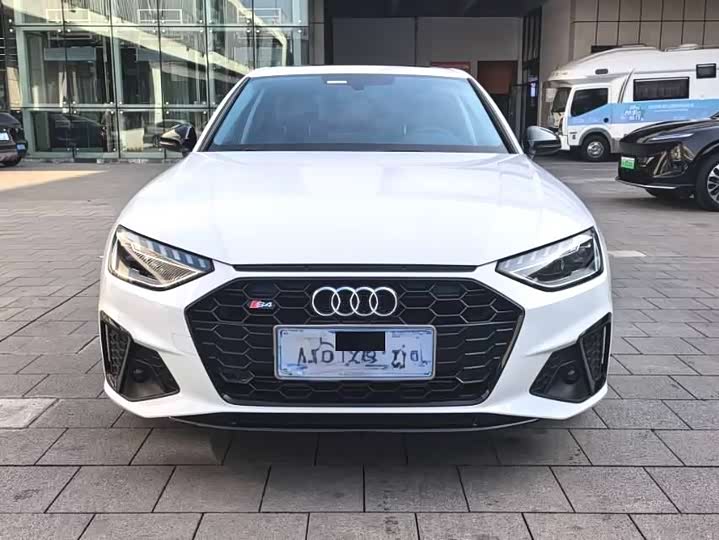 Фото 2 - Audi A4L