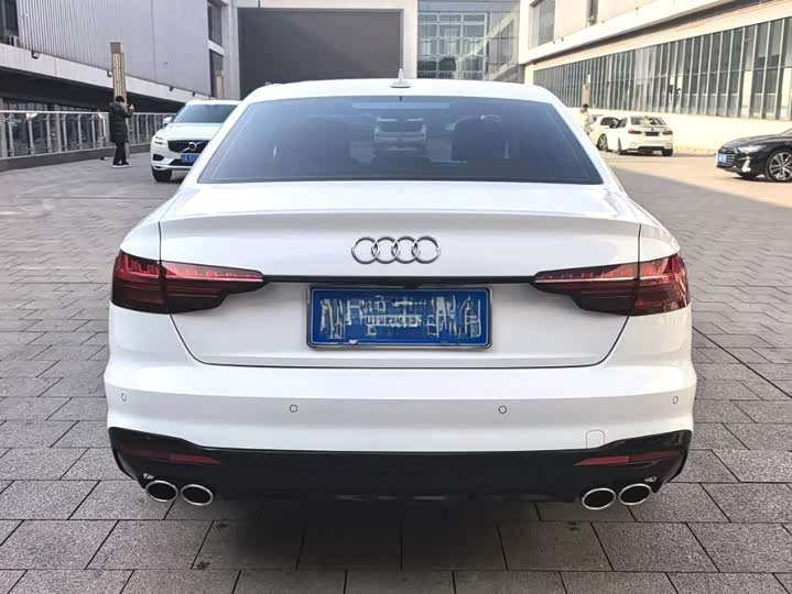 Фото 8 - Audi A4L