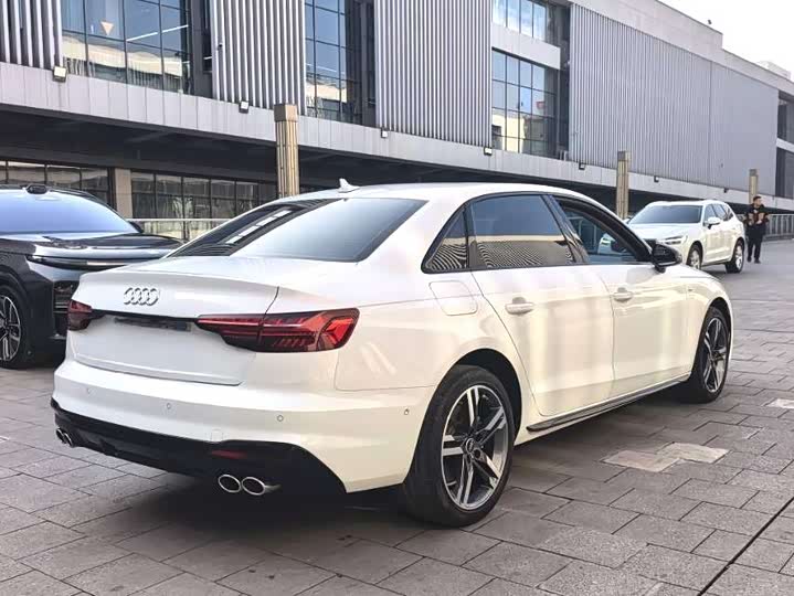 Фото 9 - Audi A4L