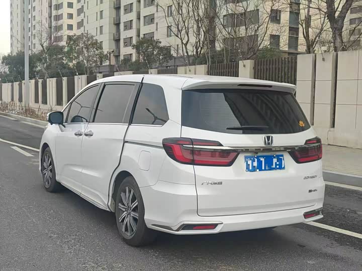 Фото 8 - Honda Odyssey