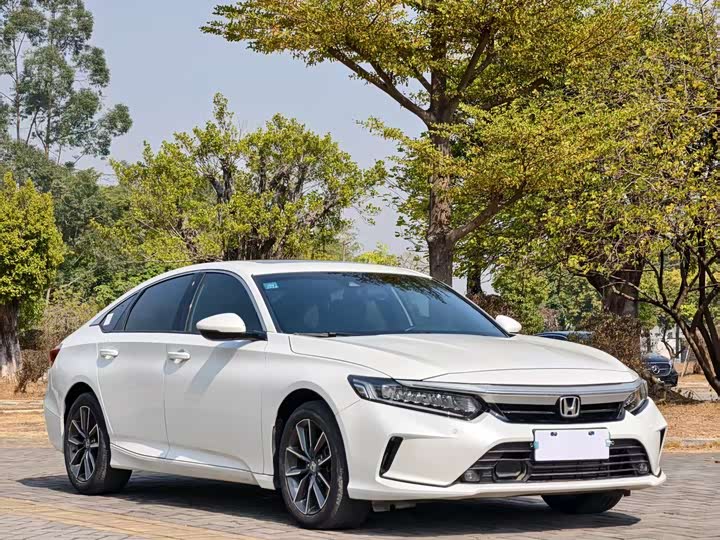 Фото 2 - Honda Inspire