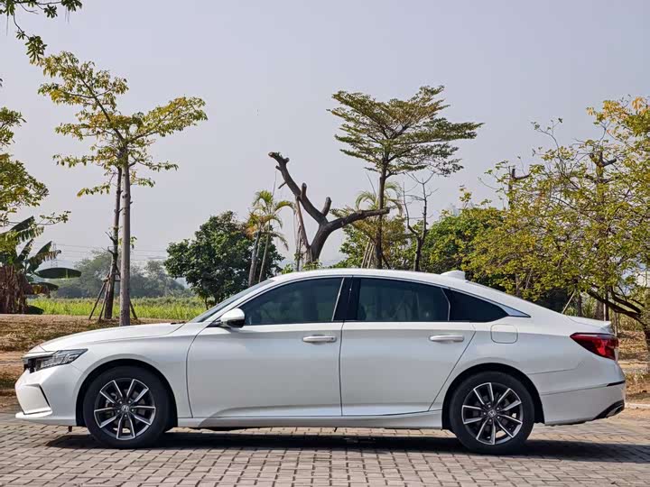 Фото 4 - Honda Inspire