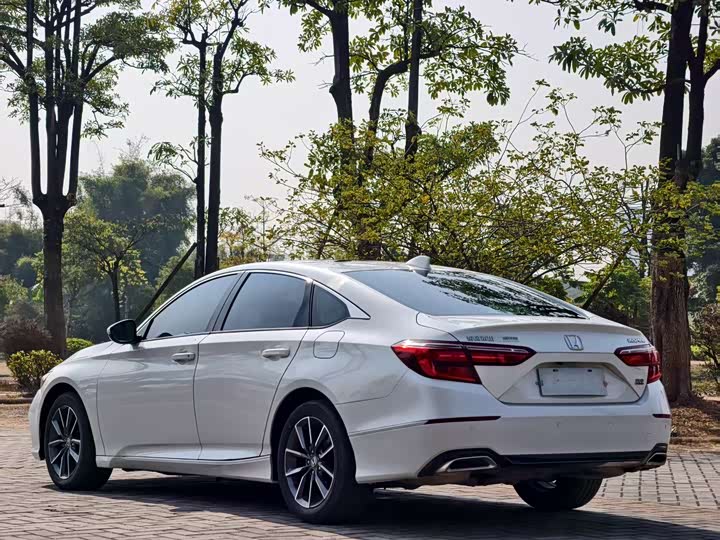 Фото 6 - Honda Inspire