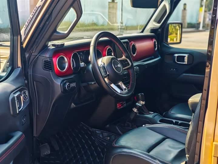 Фото 2 - Jeep Wrangler