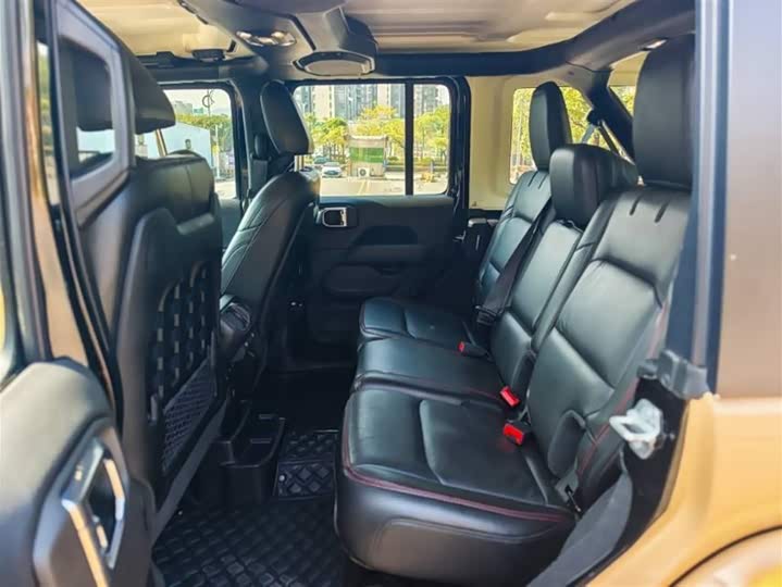 Фото 5 - Jeep Wrangler