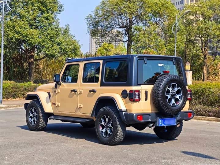 Фото 8 - Jeep Wrangler