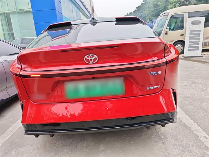 Фото 6 - Toyota bZ5