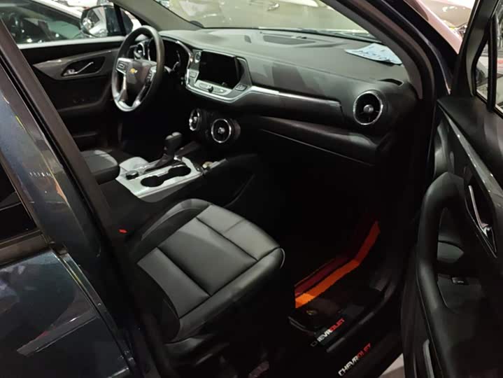 Фото 8 - Chevrolet Blazer