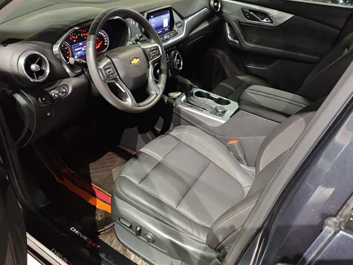 Фото 9 - Chevrolet Blazer