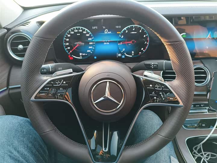 Фото 3 - Mercedes-Benz E-Class