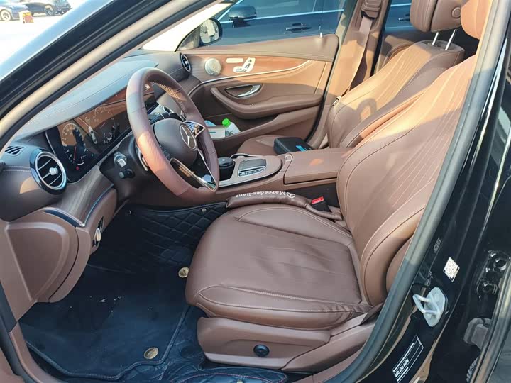 Фото 8 - Mercedes-Benz E-Class