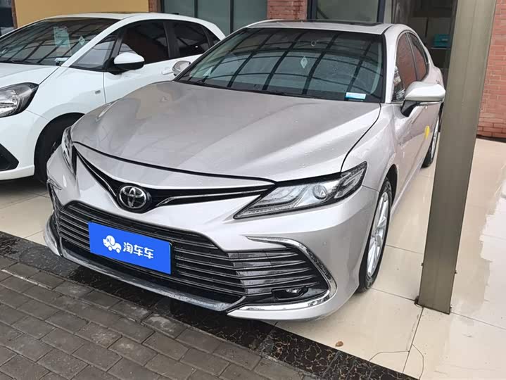 Фото 1 - Toyota Camry