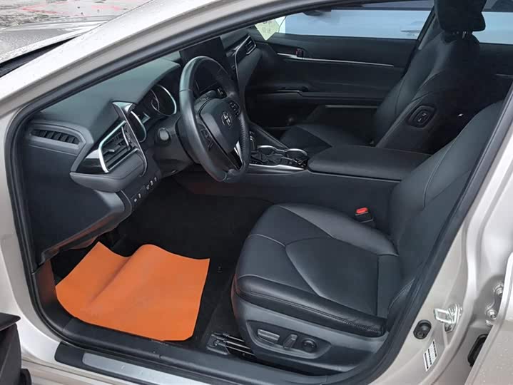 Фото 9 - Toyota Camry