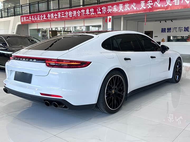Фото 7 - Porsche Panamera