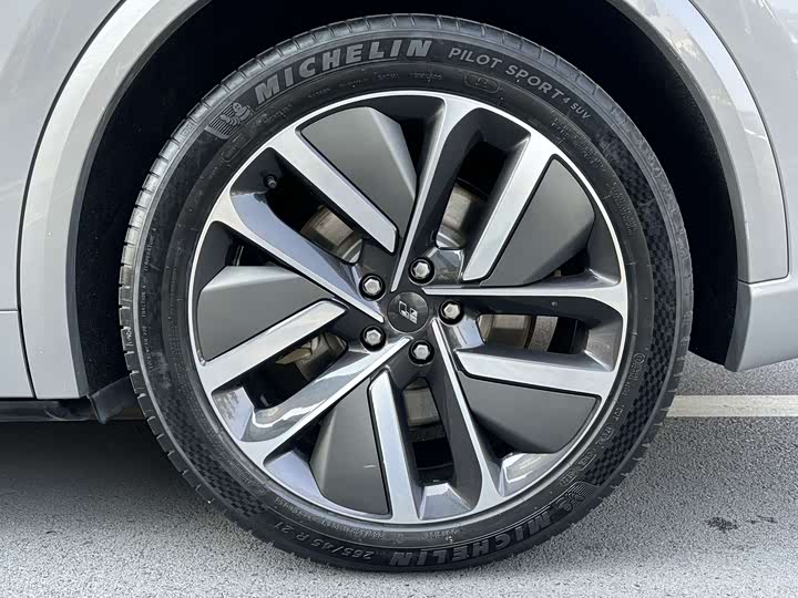 Фото 9 - LiXiang L9