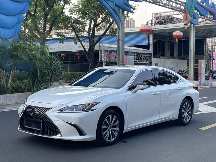 Фото 2 - Lexus ES