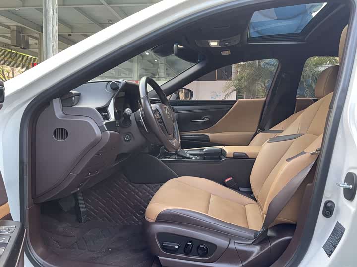 Фото 4 - Lexus ES