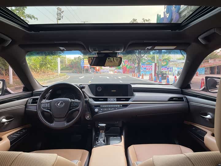 Фото 5 - Lexus ES