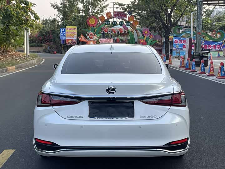 Фото 9 - Lexus ES