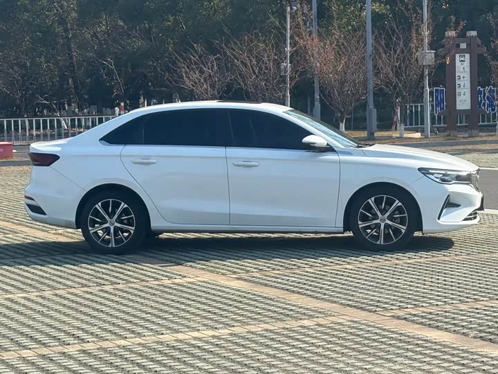 Фото 4 - Geely Emgrand