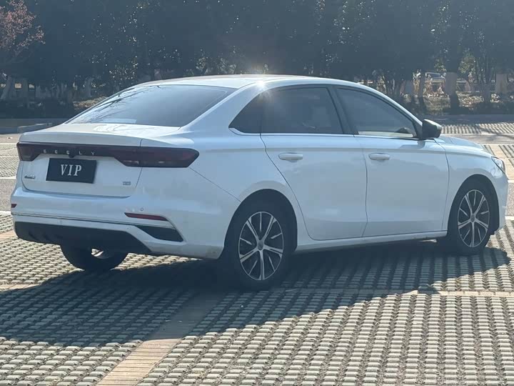 Фото 5 - Geely Emgrand