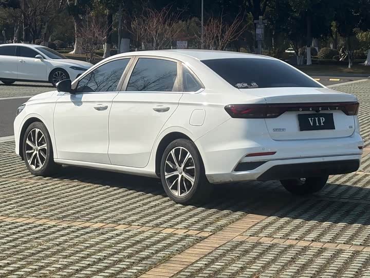 Фото 7 - Geely Emgrand