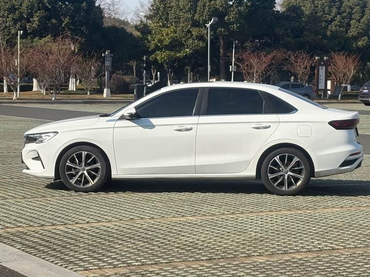 Фото 8 - Geely Emgrand