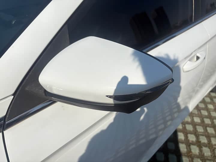 Фото 9 - Geely Emgrand