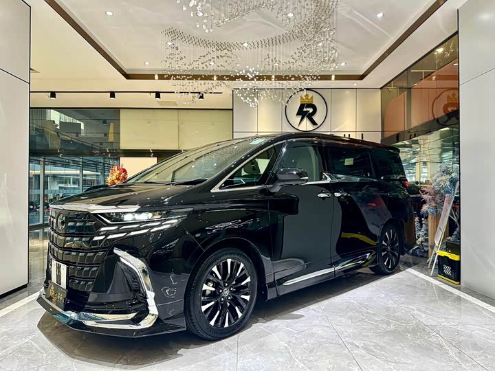 Фото 1 - Toyota Alphard