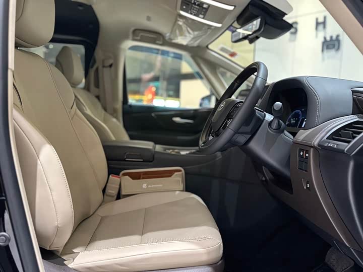 Фото 7 - Toyota Alphard