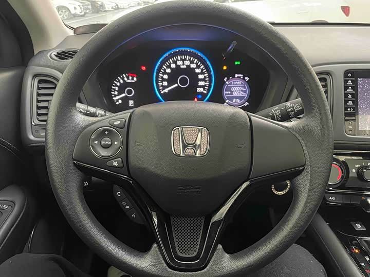 Фото 8 - Honda Vezel