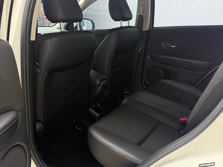 Фото 7 - Honda Vezel