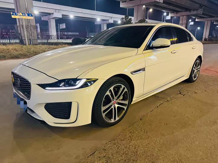 Фото 1 - Jaguar XE L