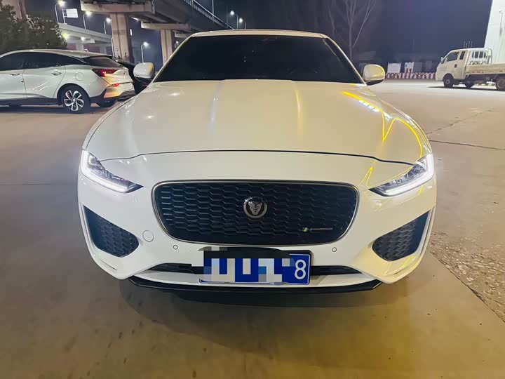 Фото 2 - Jaguar XE L