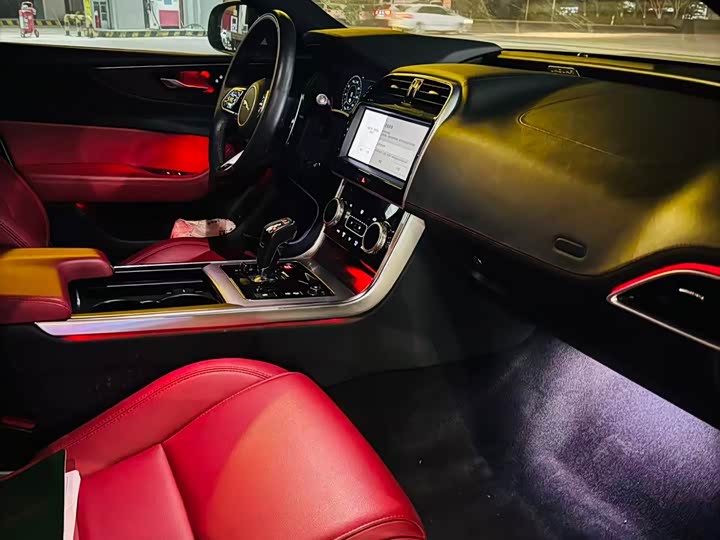 Фото 6 - Jaguar XE L