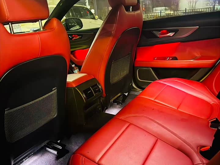 Фото 7 - Jaguar XE L