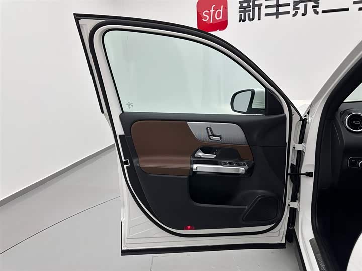 Фото 8 - Mercedes-Benz GLB-Class