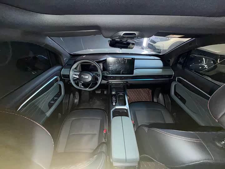 Фото 6 - Geely Okavango L