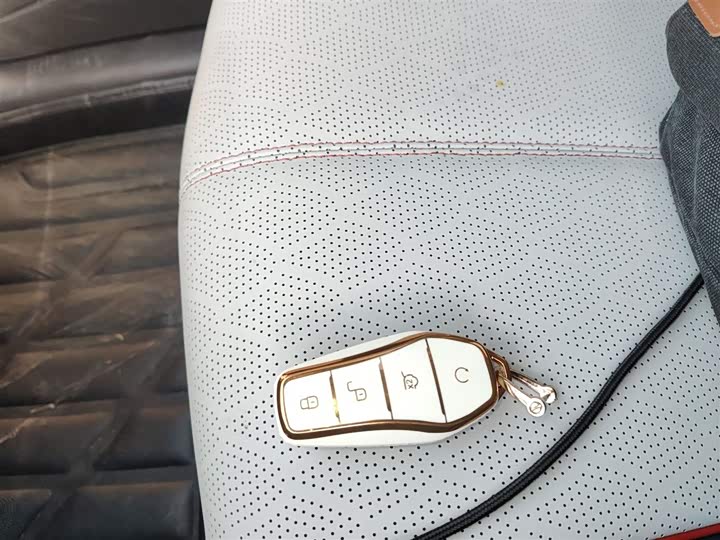 Фото 9 - BYD Yuan Plus